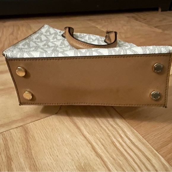 Michael Kors Small handbag - Picture 3 of 7